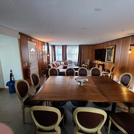 Les Grands Frenes Bed & Breakfast 4*