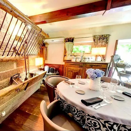 Les Grands Frenes Bed & Breakfast 3*