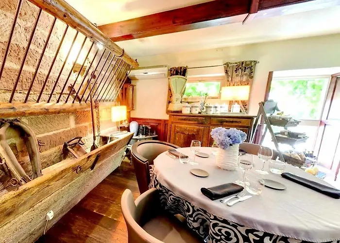 Les Grands Frenes Bed & Breakfast 4*